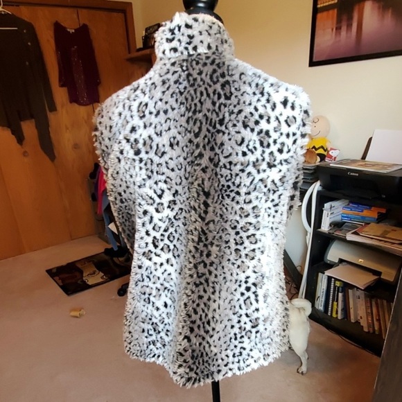 Coldwater Creek faux fur vest, size Medium - Picture 5 of 7